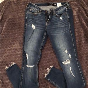 Dark wash Hollister jeans. Size 1, w 25